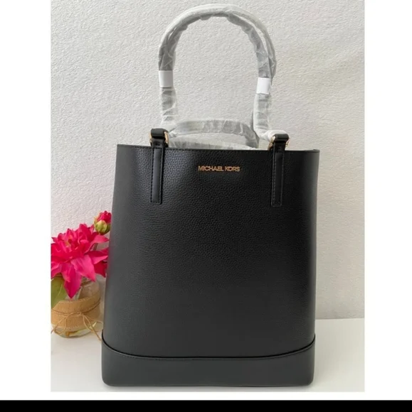 NEW Michael Kors Kelli Tote - Picture 8 of 9